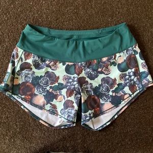 Women’s Oiselle Roga Shorts size 4